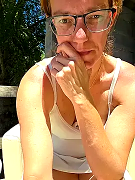Snapshot of SpiceLea chatting on 05-21-26, 12:12 SpiceLea online show from 05-21-26, 12:12