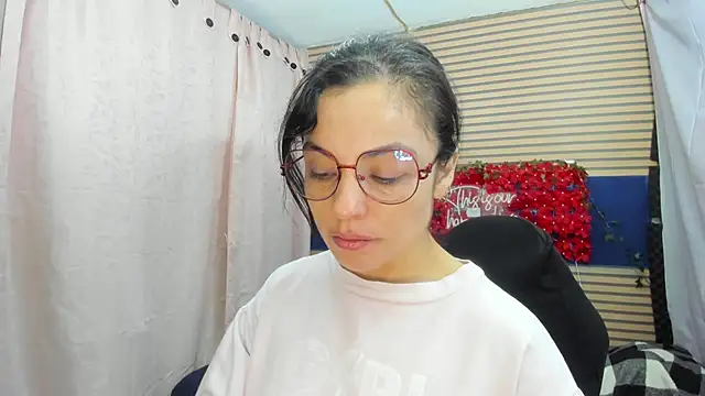 Snapshot of rosse_2504 chatting on 05-08-26, 01:05 rosse 2504 online show from 05-08-26, 01:05