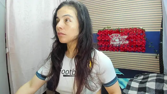 Snapshot of rosse_2504 chatting on 05-12-26, 12:24 rosse 2504 online show from 05-12-26, 12:24