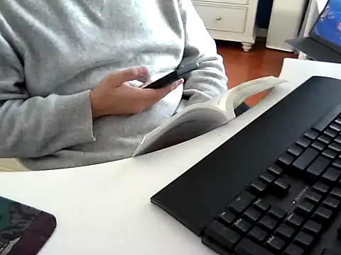 Snapshot of big-pig chatting on 01-02-25, 12:23 big-pig online show from 01-02-25, 12:23