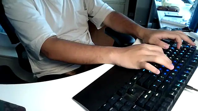 Snapshot of big-pig chatting on 10-04-25, 08:23 big-pig online show from 10-04-25, 08:23