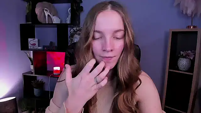 Snapshot of kenzie_x chatting on 12-17-24, 11:06 kenzie x online show from 12-17-24, 11:06