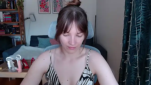 Snapshot of kenzie_x chatting on 06-25-26, 06:40 kenzie x online show from 06-25-26, 06:40