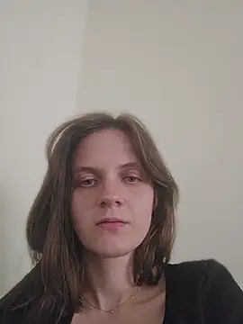 Snapshot of EllieDay chatting on 06-14-26, 03:14 EllieDay online show from 06-14-26, 03:14