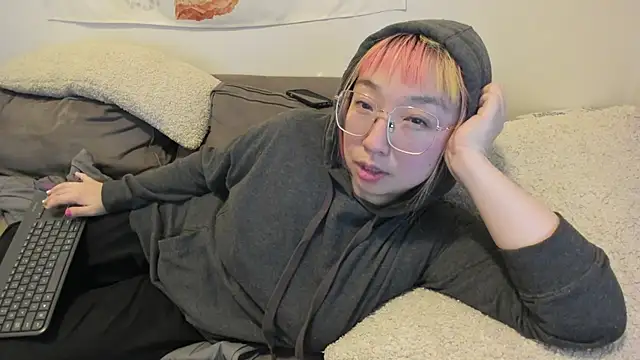 Snapshot of luxgray chatting on 12-05-24, 03:48 luxgray online show from 12-05-24, 03:48