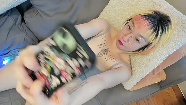 Snapshot of luxgray chatting on 12-26-24, 09:37 luxgray online show from 12-26-24, 09:37