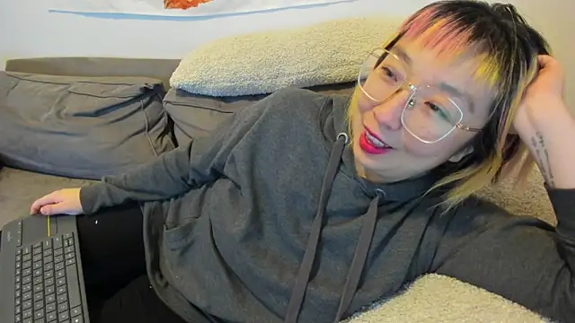 Snapshot of luxgray chatting on 01-21-25, 01:29 luxgray online show from 01-21-25, 01:29