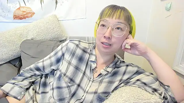 Snapshot of luxgray chatting on 02-23-26, 11:24 luxgray online show from 02-23-26, 11:24