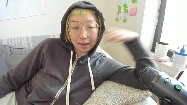 Snapshot of luxgray chatting on 03-29-26, 04:18 luxgray online show from 03-29-26, 04:18