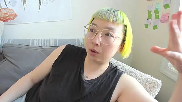 Snapshot of luxgray chatting on 04-10-26, 06:45 luxgray online show from 04-10-26, 06:45