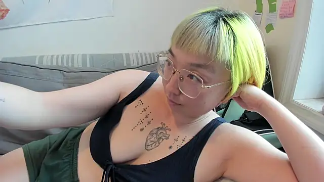 Snapshot of luxgray chatting on 04-17-26, 06:55 luxgray online show from 04-17-26, 06:55