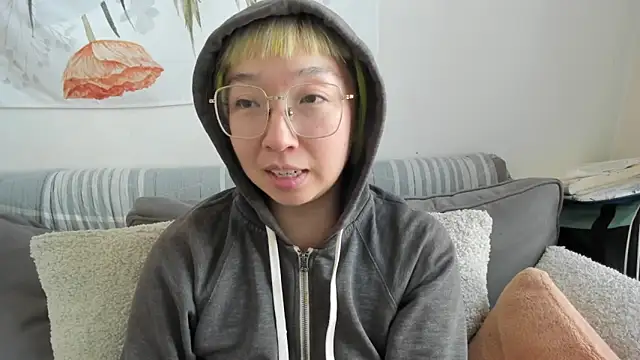 Snapshot of luxgray chatting on 04-21-26, 06:23 luxgray online show from 04-21-26, 06:23