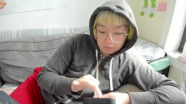 Snapshot of luxgray chatting on 05-11-26, 04:59 luxgray online show from 05-11-26, 04:59