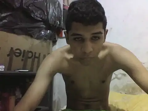 Snapshot of Leopardogonza chatting on 05-17-26, 02:13 Leopardogonza online show from 05-17-26, 02:13
