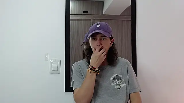 Snapshot of alex_connorr chatting on 02-06-25, 04:58 alex connorr online show from 02-06-25, 04:58