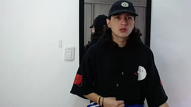 Snapshot of alex_connorr chatting on 02-07-25, 04:14 alex connorr online show from 02-07-25, 04:14