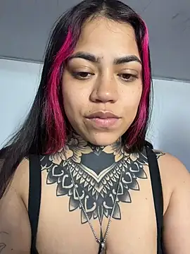 Snapshot of aliensexy chatting on 06-16-26, 11:18 aliensexy online show from 06-16-26, 11:18
