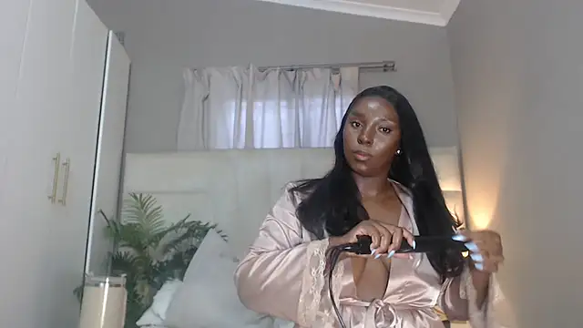 Snapshot of naughtyblackdolie chatting on 02-12-26, 06:19 naughtyblackdolie online show from 02-12-26, 06:19