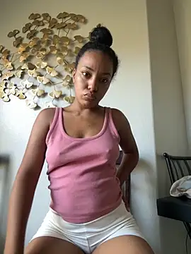 juicyyy323 online show from 10-05-25, 07:34