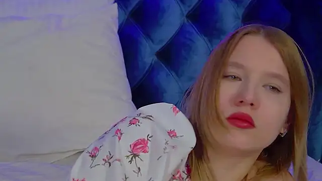 LiliLinn online show from 11-18-25, 04:39