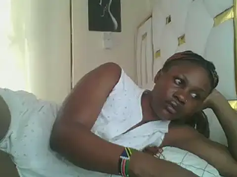 Snapshot of sweetlove05 chatting on 01-12-25, 01:48 sweetlove05 online show from 01-12-25, 01:48