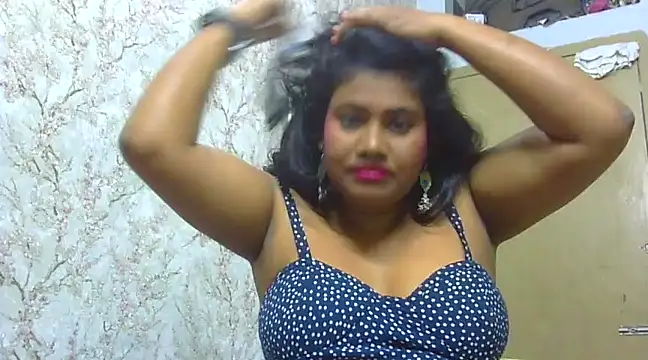 Snapshot of sexy_roma chatting on 01-17-25, 03:43 sexy roma online show from 01-17-25, 03:43