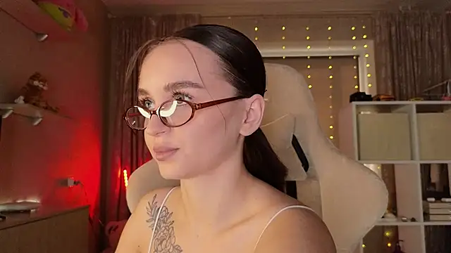 Katy perry  online show from 03-06-25, 02:41