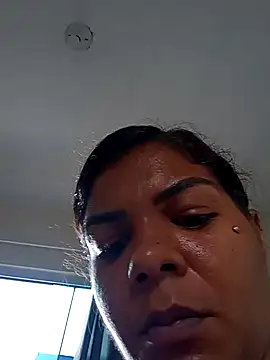 Snapshot of Indiazinhax chatting on 03-18-25, 05:10 Indiazinhax online show from 03-18-25, 05:10