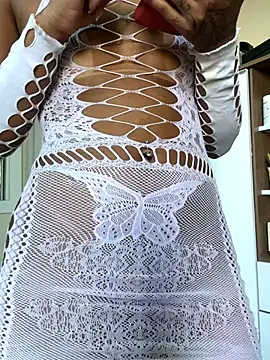 Snapshot of Indiazinhax chatting on 10-28-25, 10:52 Indiazinhax online show from 10-28-25, 10:52