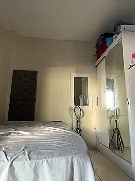 Indiazinhax online show from 04-18-26, 08:20