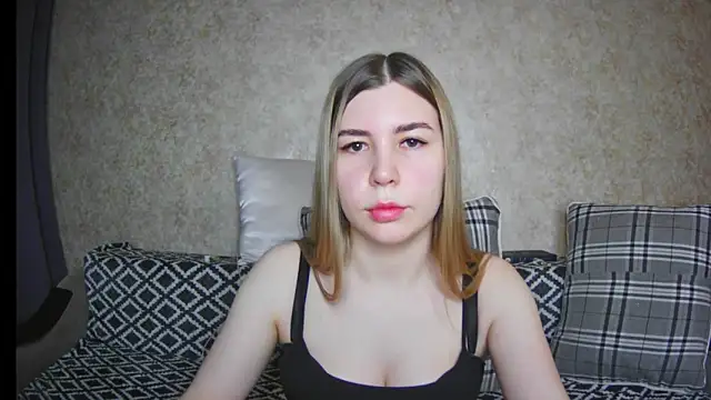 Snapshot of ElllaNuar chatting on 12-11-24, 02:41 ElllaNuar online show from 12-11-24, 02:41