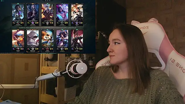 MoonlishSiren online show from 05-18-26, 09:09