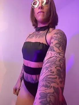 ValenGray online show from 11-17-25, 11:49