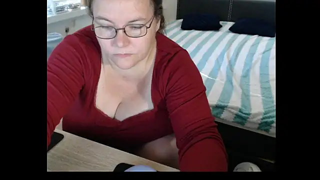 Snapshot of Sweetboobs chatting on 06-28-26, 07:25 Sweetboobs online show from 06-28-26, 07:25