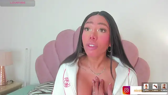 Snapshot of Nicole_Paradise chatting on 07-24-26, 01:09 Nicole Paradise online show from 07-24-26, 01:09