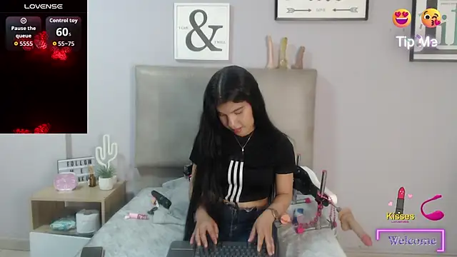 Snapshot of SophiaMeyerst chatting on 07-10-26, 05:04 SophiaMeyerst online show from 07-10-26, 05:04