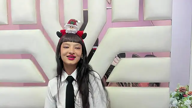 Snapshot of Aurora_18 chatting on 12-12-24, 05:48 Aurora 18 online show from 12-12-24, 05:48