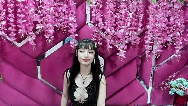 Snapshot of Aurora_18 chatting on 02-11-25, 12:17 Aurora 18 online show from 02-11-25, 12:17