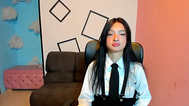 Snapshot of Aurora_18 chatting on 11-13-25, 03:33 Aurora 18 online show from 11-13-25, 03:33