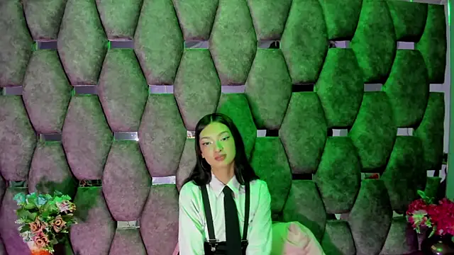 Snapshot of Aurora_18 chatting on 12-18-25, 02:45 Aurora 18 online show from 12-18-25, 02:45