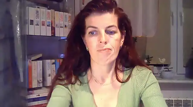 Snapshot of SophieLux82 chatting on 02-05-25, 09:40 SophieLux82 online show from 02-05-25, 09:40