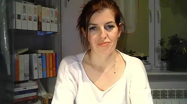 Snapshot of SophieLux82 chatting on 03-06-25, 09:42 SophieLux82 online show from 03-06-25, 09:42