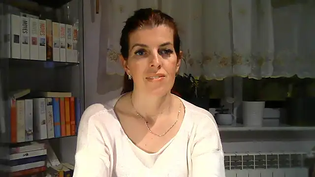 Snapshot of SophieLux82 chatting on 03-09-25, 09:36 SophieLux82 online show from 03-09-25, 09:36