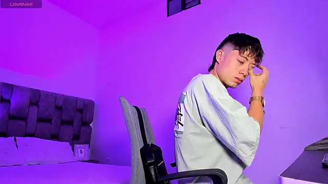 Snapshot of MarcusCollinss_ chatting on 12-09-24, 01:02 MarcusCollinss online show from 12-09-24, 01:02