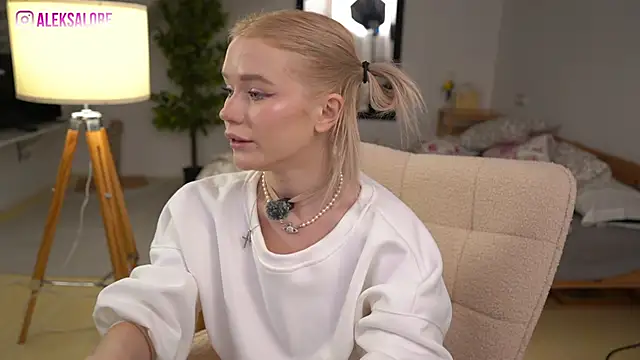 LexieLoree online show from 12-05-25, 04:10