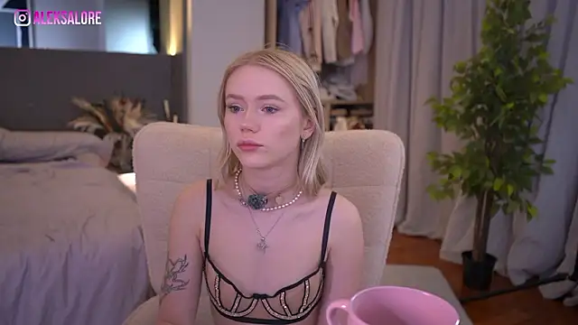 LexieLoree online show from 03-28-26, 03:17