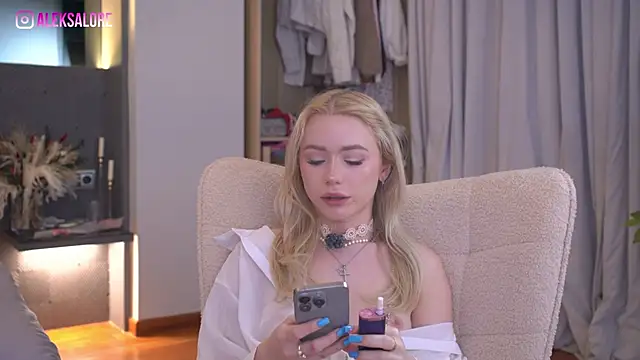 LexieLoree online show from 04-18-26, 02:26