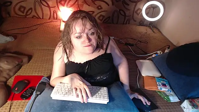 Snapshot of MiniNatalie chatting on 01-29-25, 01:05 MiniNatalie online show from 01-29-25, 01:05