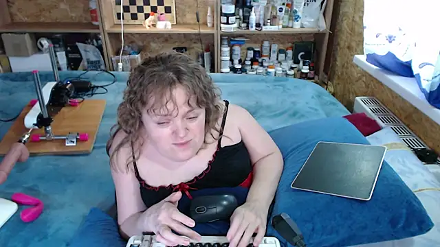 Snapshot of MiniNatalie chatting on 10-02-25, 11:28 MiniNatalie online show from 10-02-25, 11:28