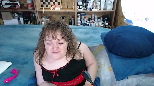 Snapshot of MiniNatalie chatting on 10-04-25, 10:13 MiniNatalie online show from 10-04-25, 10:13